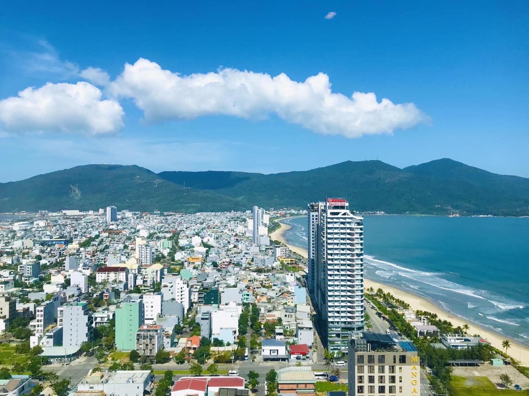Luxury Apartment - Rooftop Swimming Pool - Beach Front - Hinata Apartment Дананг Екстериор снимка