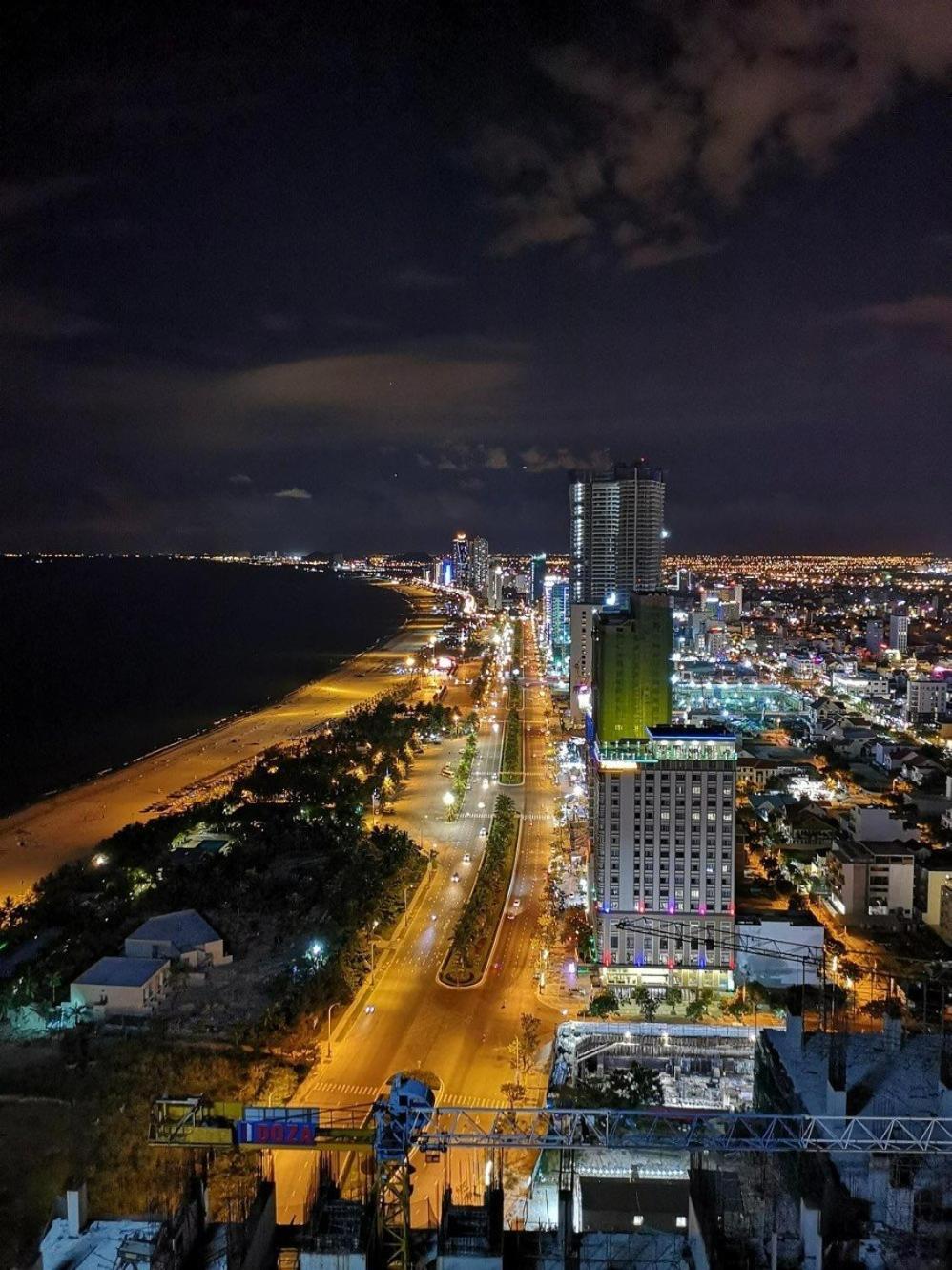 Luxury Apartment - Rooftop Swimming Pool - Beach Front - Hinata Apartment Дананг Екстериор снимка