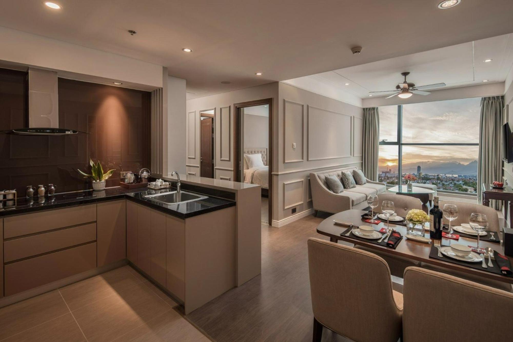 Luxury Apartment - Rooftop Swimming Pool - Beach Front - Hinata Apartment Дананг Екстериор снимка