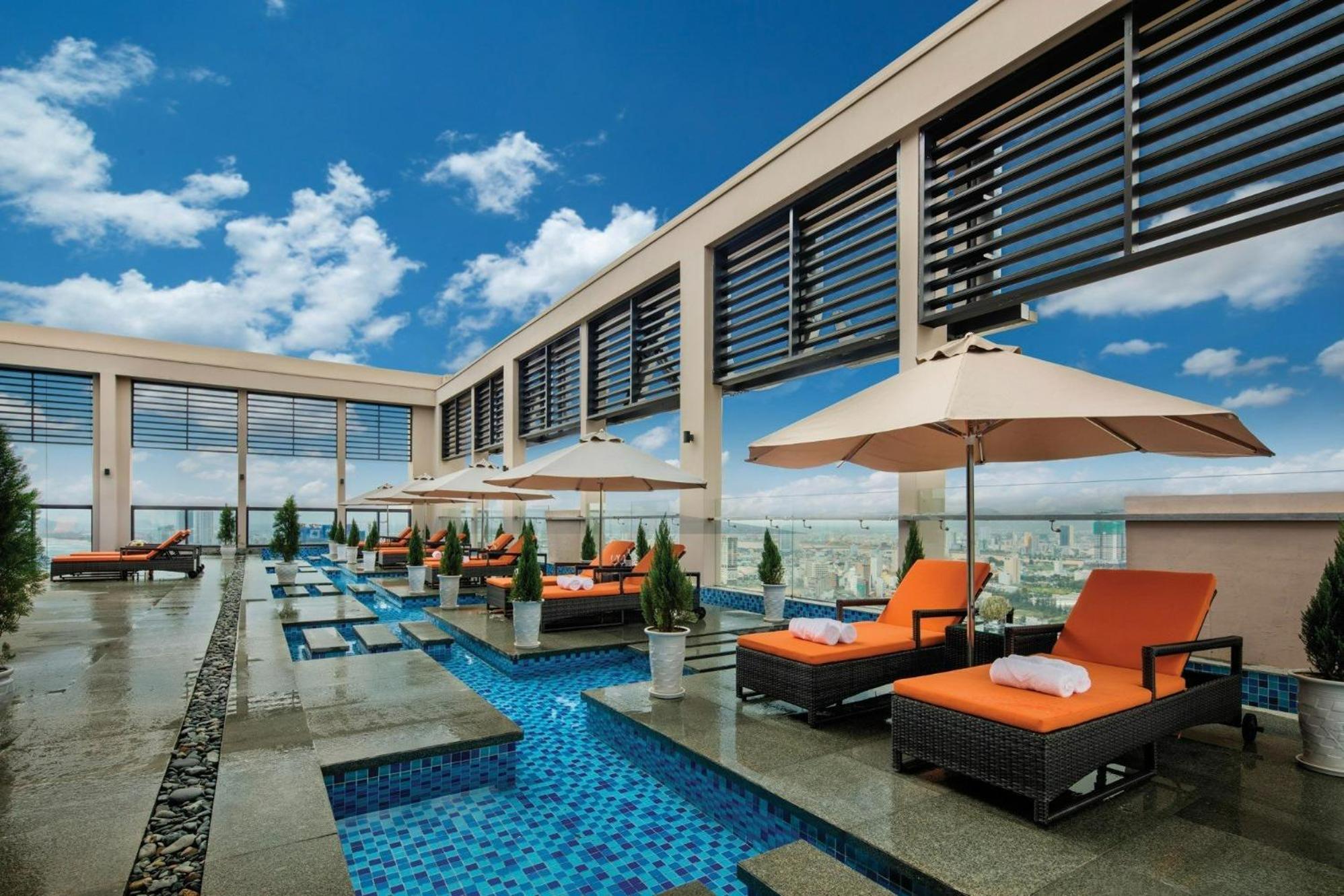 Luxury Apartment - Rooftop Swimming Pool - Beach Front - Hinata Apartment Дананг Екстериор снимка