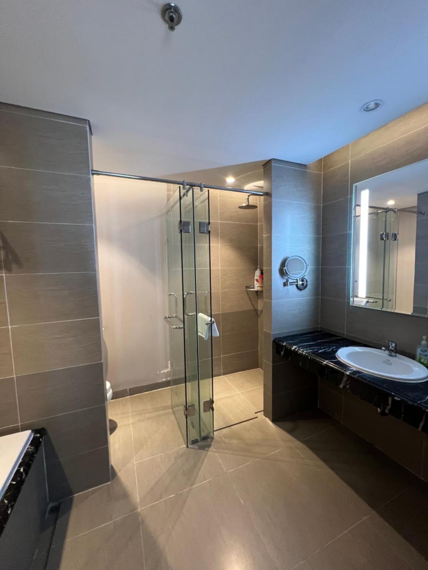 Luxury Apartment - Rooftop Swimming Pool - Beach Front - Hinata Apartment Дананг Екстериор снимка